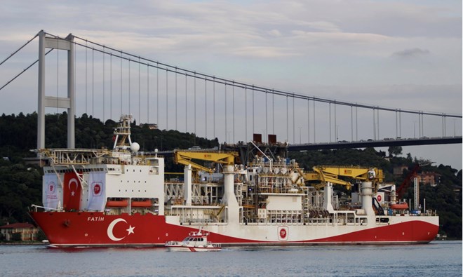 Turkey's drilling vessel Fatih sails in the Bosphorus, on its way to the Black Sea in Istanbul, Turkey May 29, 2020. REUTERS/Yoruk Isik/File Photo