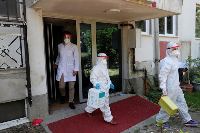 Medical workers of the Bakirkoy District Health Directorate wearing protective suits leave a building during an antibody testing program following the coronavirus disease (COVID-19) outbreak, in Istanbul, Turkey, June 17, 2020. REUTERS/Murad Sezer