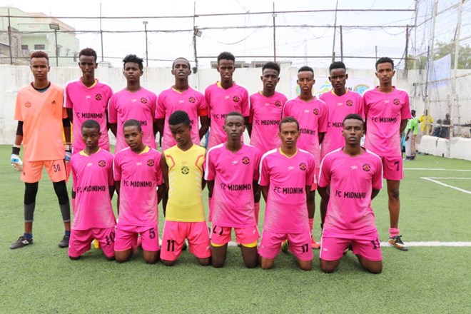 Midnimo Youth team players pose for a group photo (Credit: Omar Muhammed)