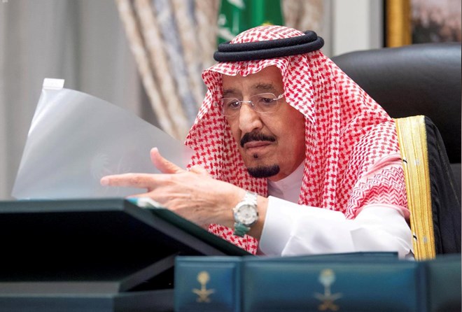 Saudi Arabia's King Salman bin Abdulaziz attends a virtual cabinet meeting in Neom, Saudi Arabia August 18, 2020. Picture taken August 18, 2020. Saudi Press Agency/Handout via REUTERS/Files