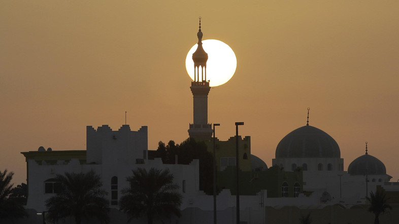 Sun rises behind a minaret on Abu Dhabi- Dubai highway. (File photo: AP)