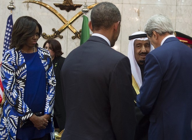 US Secretary of State John Kerry (R) speaks with Saudi’s newly appointed King Salman as US President Barack Obama and First Lady Michelle Obama listen on at Erga Palace in Riyadh on January 27, 2015 (Picture: Getty)

Read more: http://metro.co.uk/2016/12/15/german-minister-refuses-to-wear-hijab-during-saudi-arabia-visit-6323912/#ixzz4T0sqXLRE