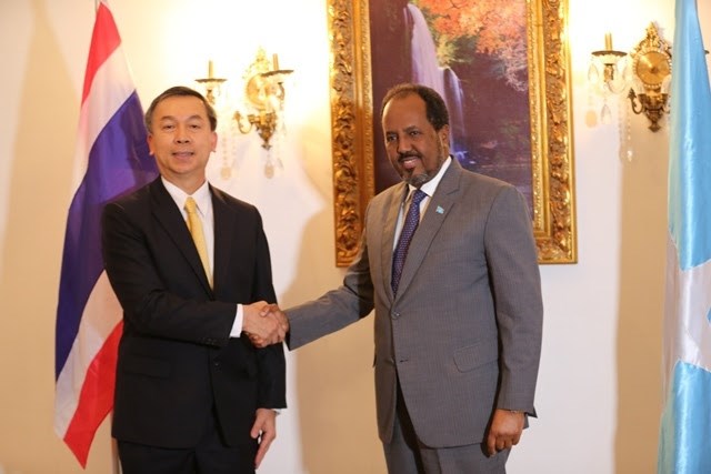 President Hassan and Thai new Ambassador to Somalia Mr Wetprasit. 1st Dec 2015. Photo by Villa Somalia