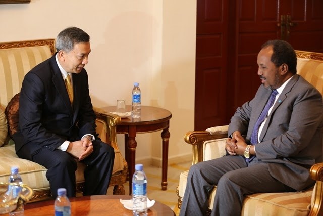 President Hassan and Thai Ambassador Mr Wetprasit at Villa Somalia. 1st Dec 2015. Photo by Villa Somalia