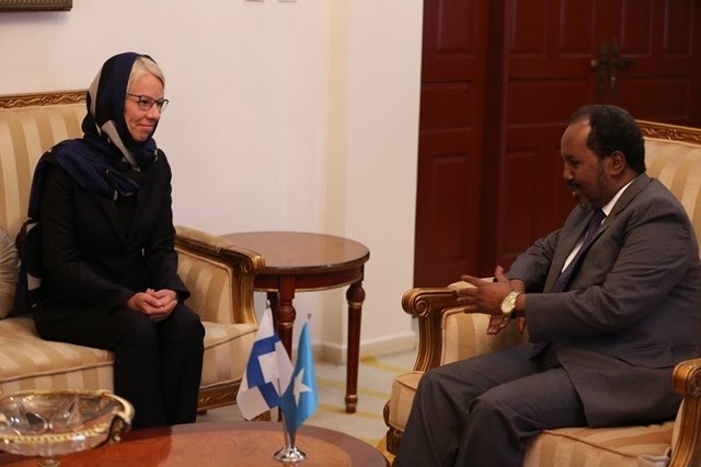 President Hassan and new Finish Ambassador to Somalia Tarja Orvokki Fernandez at Villa Somalia. 1st Dec, 2015. Photo by Villa Somalia
