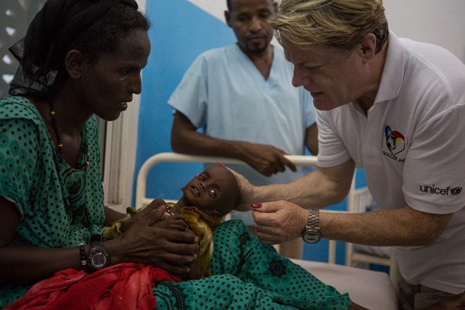 Kedra and Unicef UK Ambassador Eddie Izzard at Tadjourah health centre