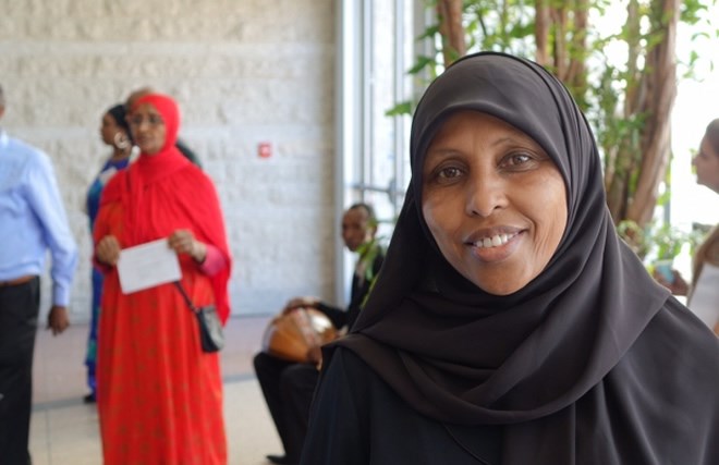 Suad Ali was handing out samples of traditional Somali tea on Saturday, saying it's her way to teach Canadians about Somali traditions. (Andrew Foote/CBC)