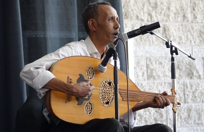 Musician Omar plays the Kaban, a traditional Somali guitar, at Ottawa City Hall. (Andrew Foote/CBC)