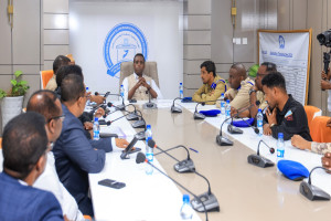 Booliiska Soomaaliya oo shaaciyay in maalinta codbixinta la xayirayo isu socodka dadka iyo gaadiidka ee magaalada Muqdisho