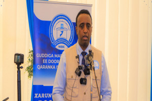 Tirinta Codadka Doorashada Golaha Degaanka Muqdisho oo Ka Socota Xarunta Guddiga Doorashooyinka Qaranka